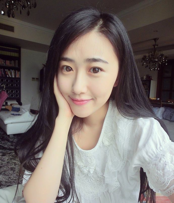 摄影:人民大学清纯校花康逸琨素颜实拍,真漂亮