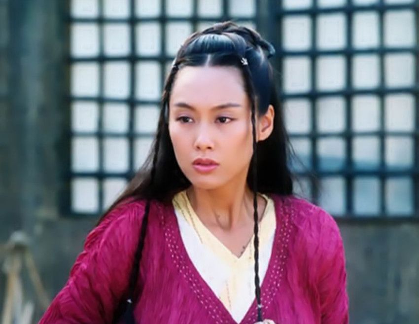 朱茵饰演的古装美人,紫霞仙子一眼万年,黄蓉美成初恋