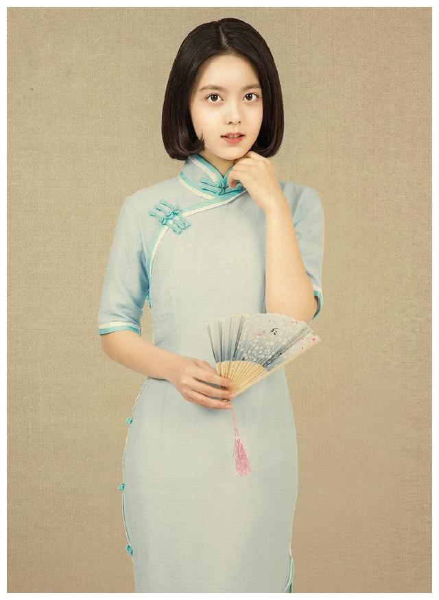 赵今麦终于对旗袍下手了,露出正面那一刻,网友:早这样穿该多好