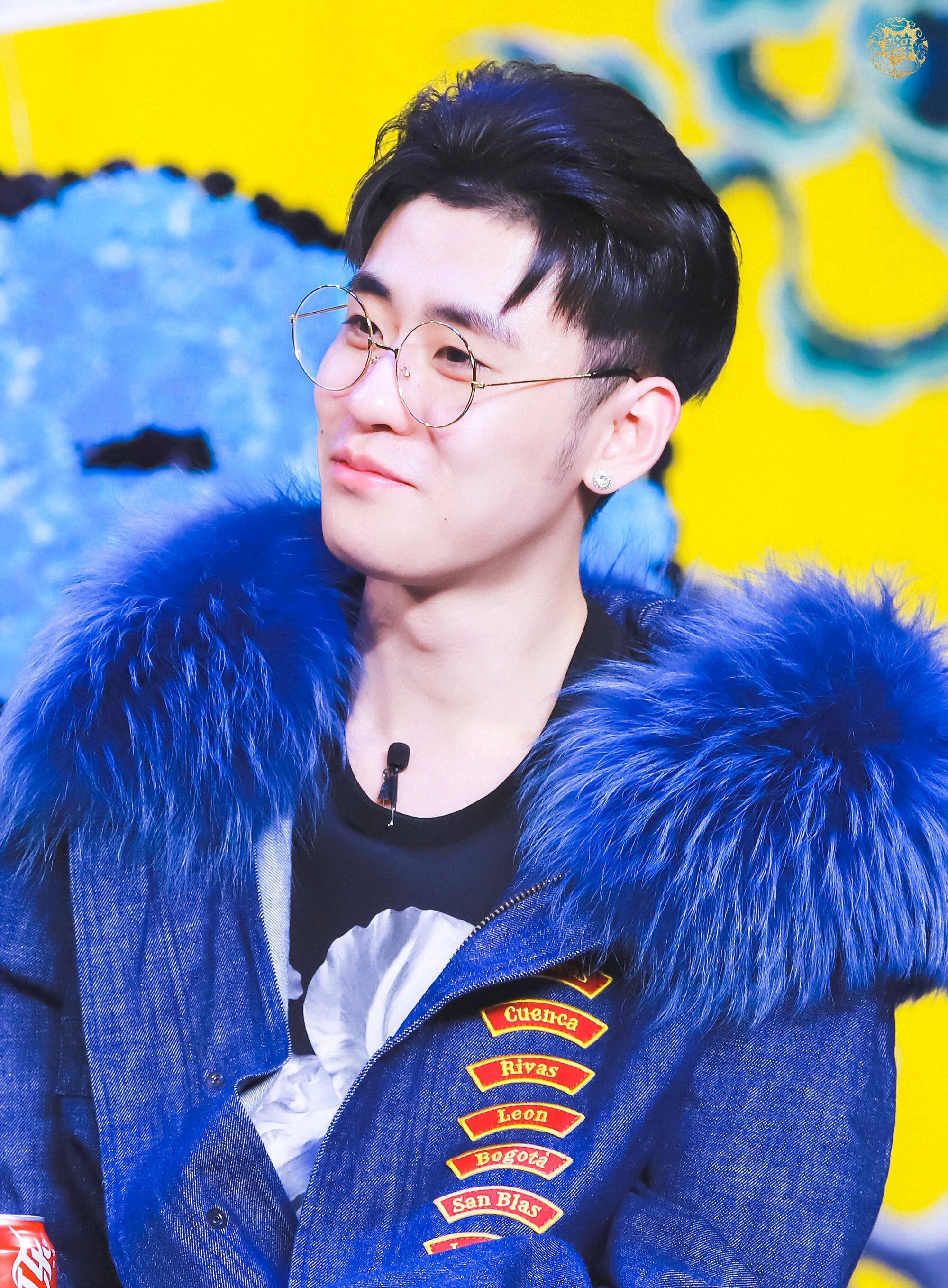 字在·图文大赛张云雷戴眼镜有无限魅力.