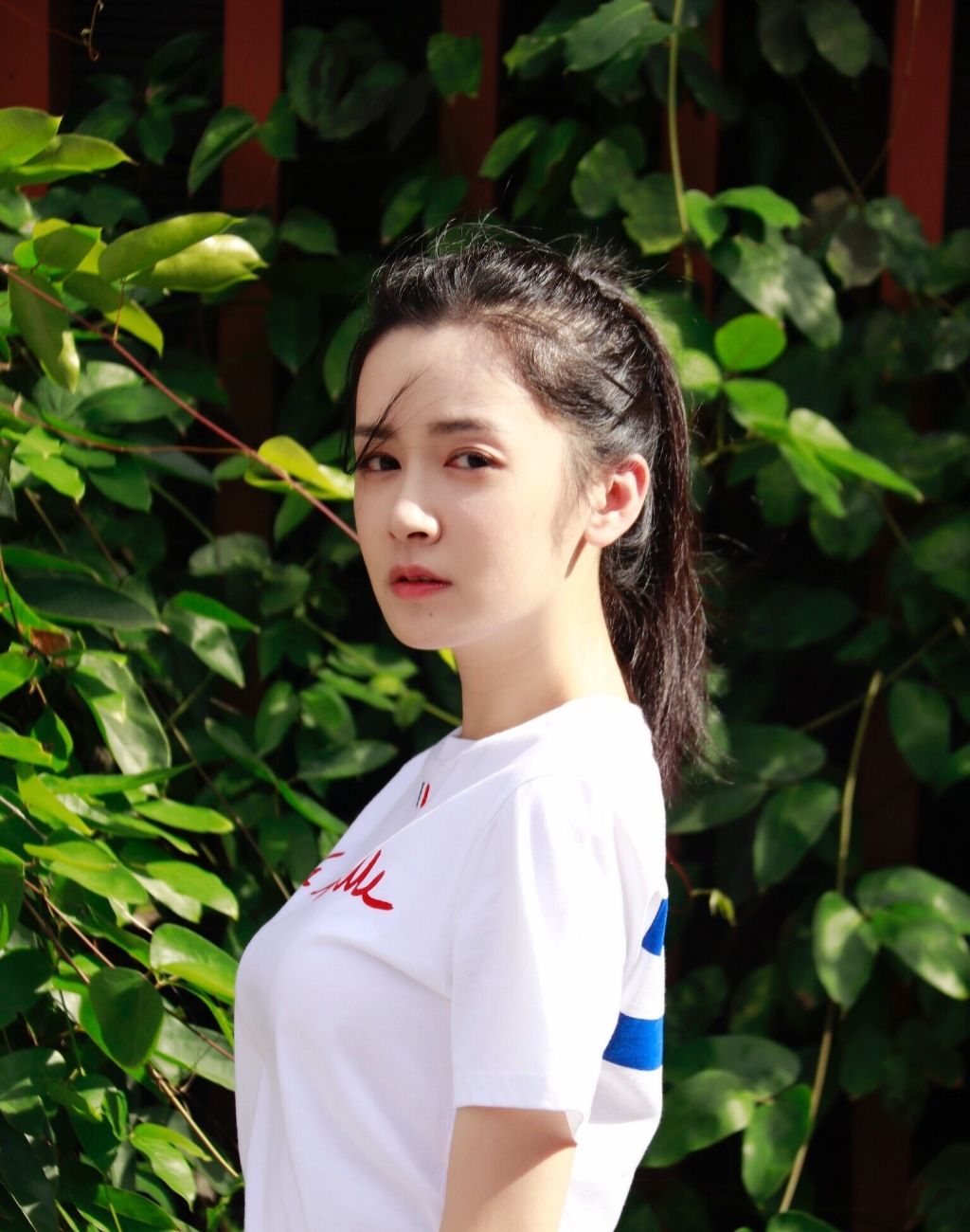 百变少女石安妮,身上自带一股灵气,小巧精美的她,从不服输!