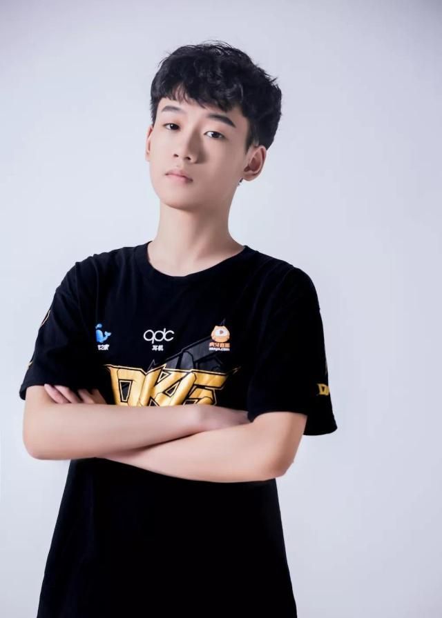 刺激战场：职业选手为了帮助队伍，割断交感神经！他才十七岁！