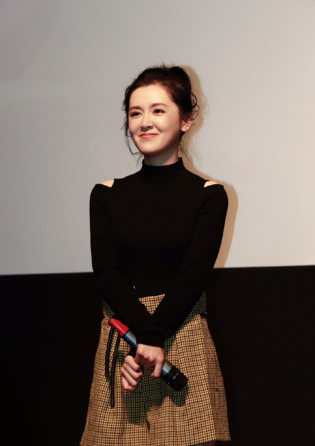 百变少女石安妮,甜美的笑容和时尚可爱的乖巧造型,你中意她吗?