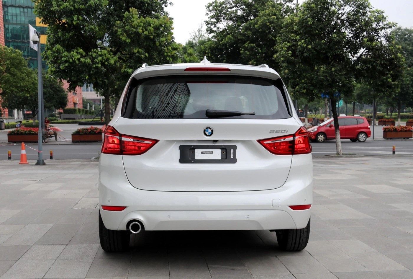 宝马220i白色挺好看的