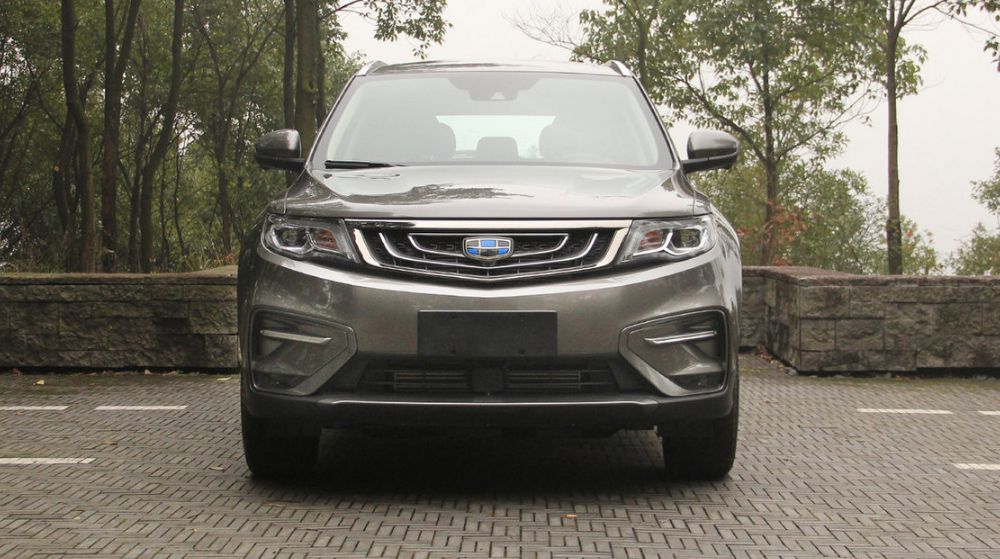 吉利博越汽车,外观设计方面很不错,看上去非常棒,线条感很好