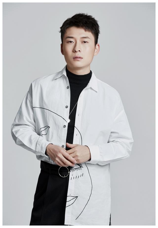 柏松最新单曲《寻常岁月诗》今日上线 用温情歌声诉说岁月静好|寻常岁月诗|柏松|歌声_新浪新闻