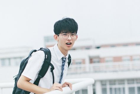 优秀小哥常华森校服写真太帅了网友大爱白衬衫帅哥