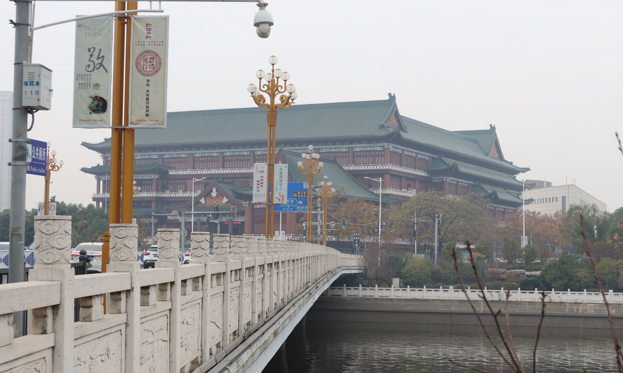 南昌人的腊月,抚河边上晒腊肉,也算是一景