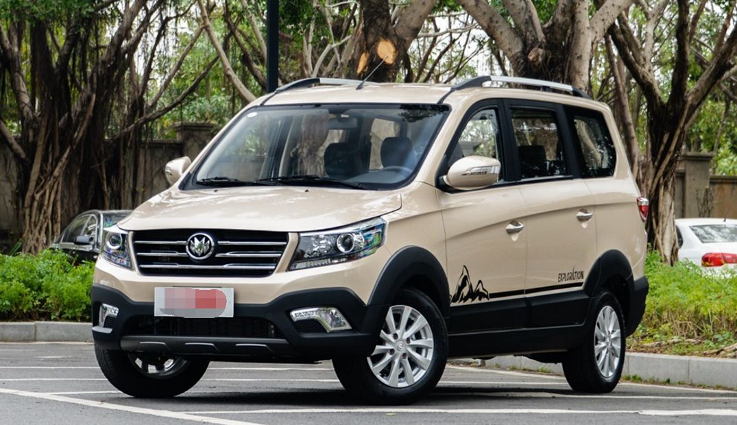 这款福汽启腾v60的外观很帅气,颜值同时也很高