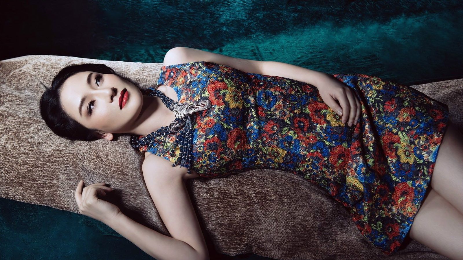 孙宁娴静脱俗肤如凝脂