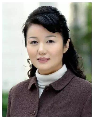 她是我国著名的女艺术家,二婚嫁杜志国,与继子杜淳融洽|杜志国|郑卫莉