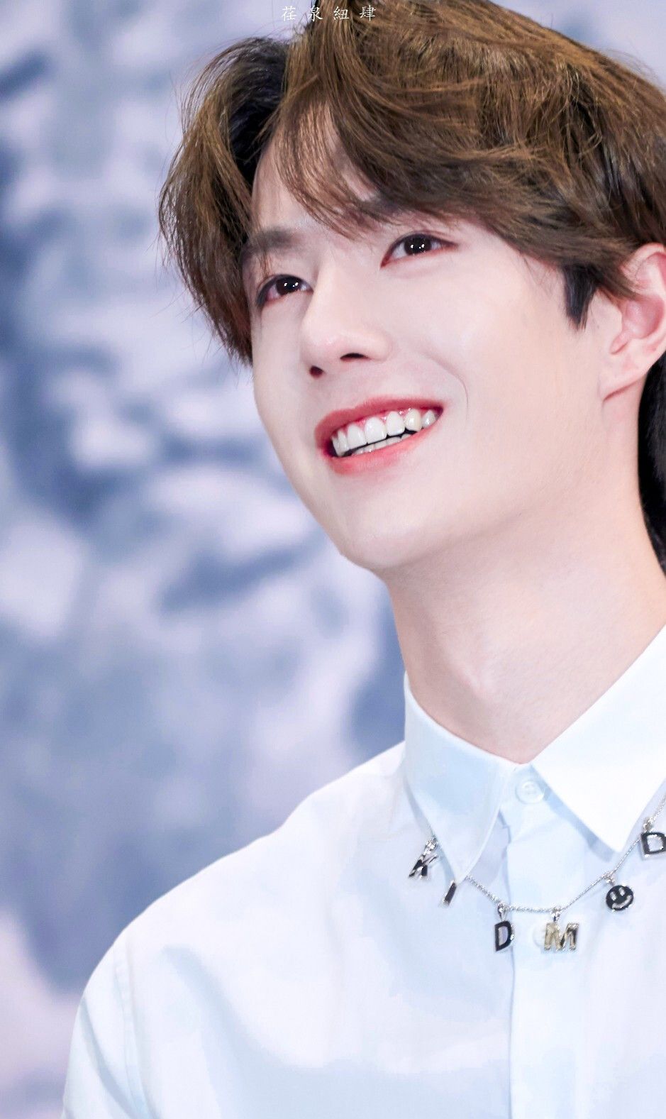 王一博:牙齿天生就是代言,露牙括弧笑,康康本尊～白吗!甜吗