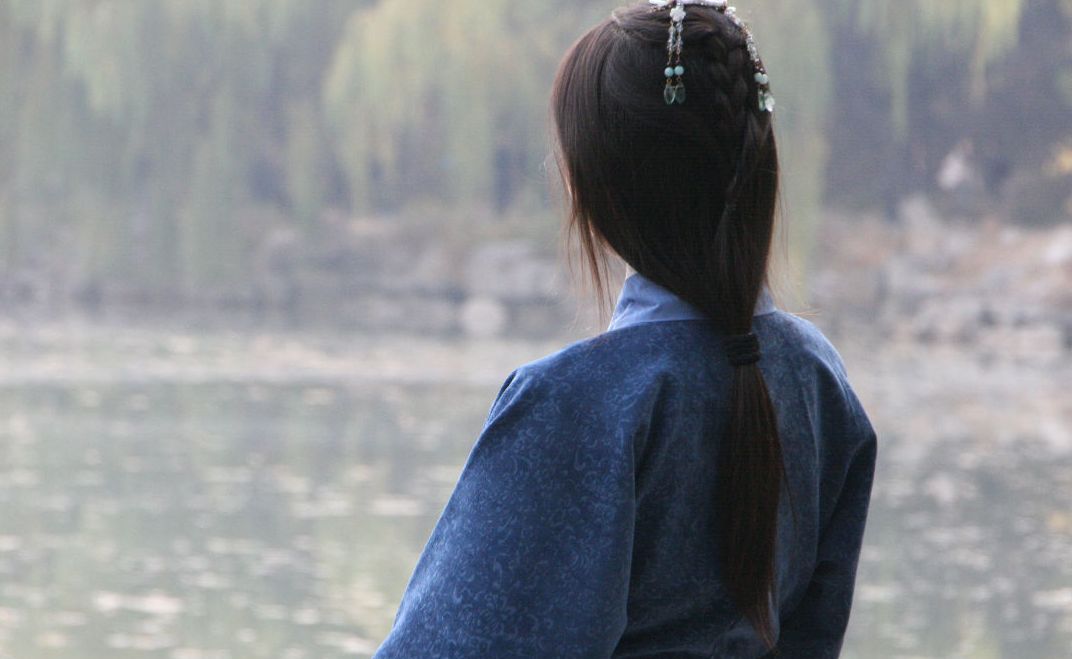 第三位小姐姐的背影迷倒我了!