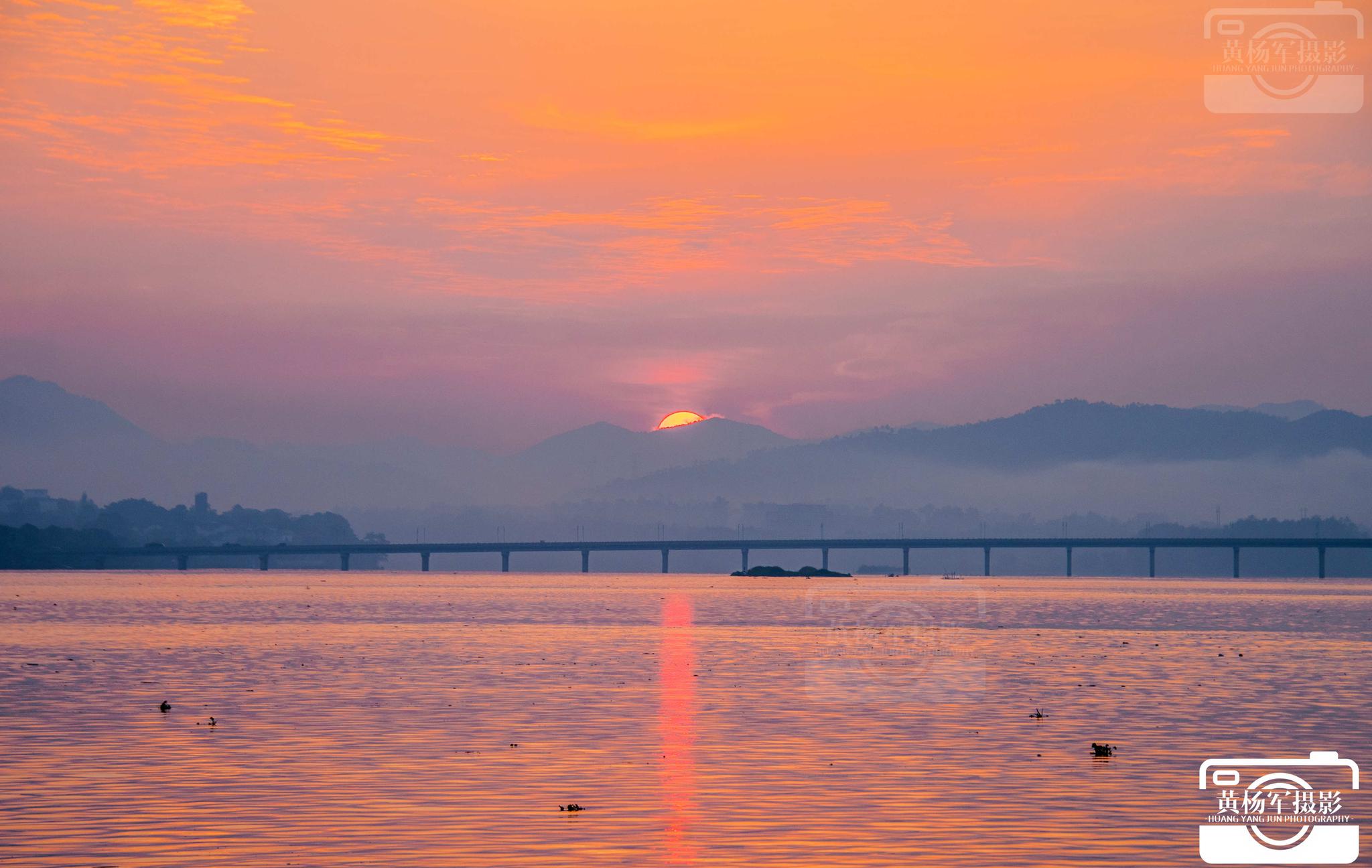 于都河迷人的日出印象