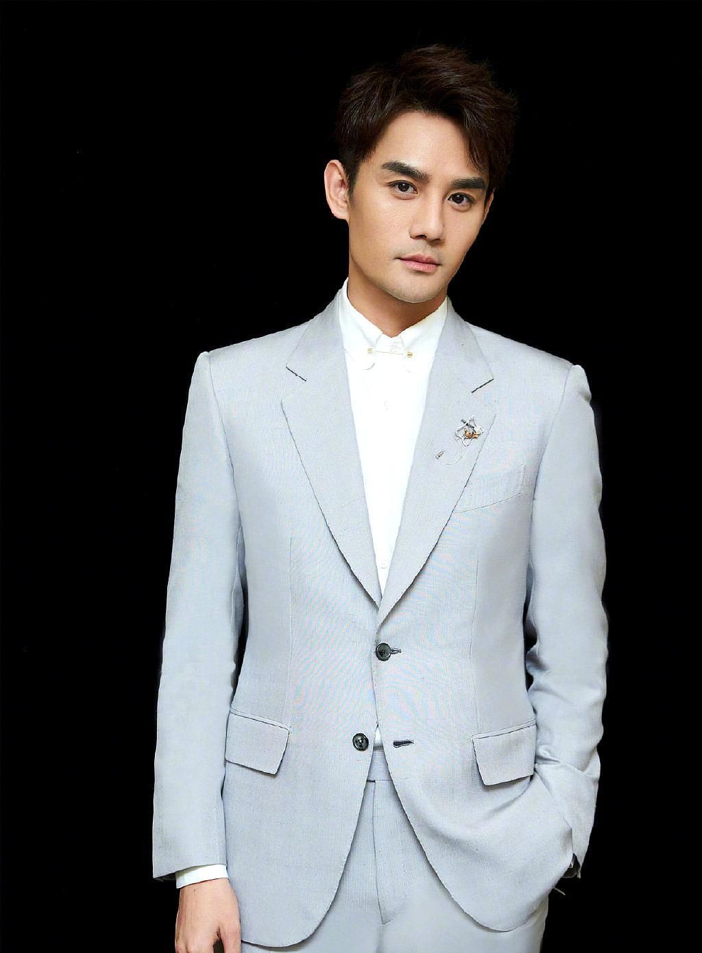 王凯时尚大片出炉,穿西服秒变霸道总裁,剧粉:成功人士宋运辉|王凯