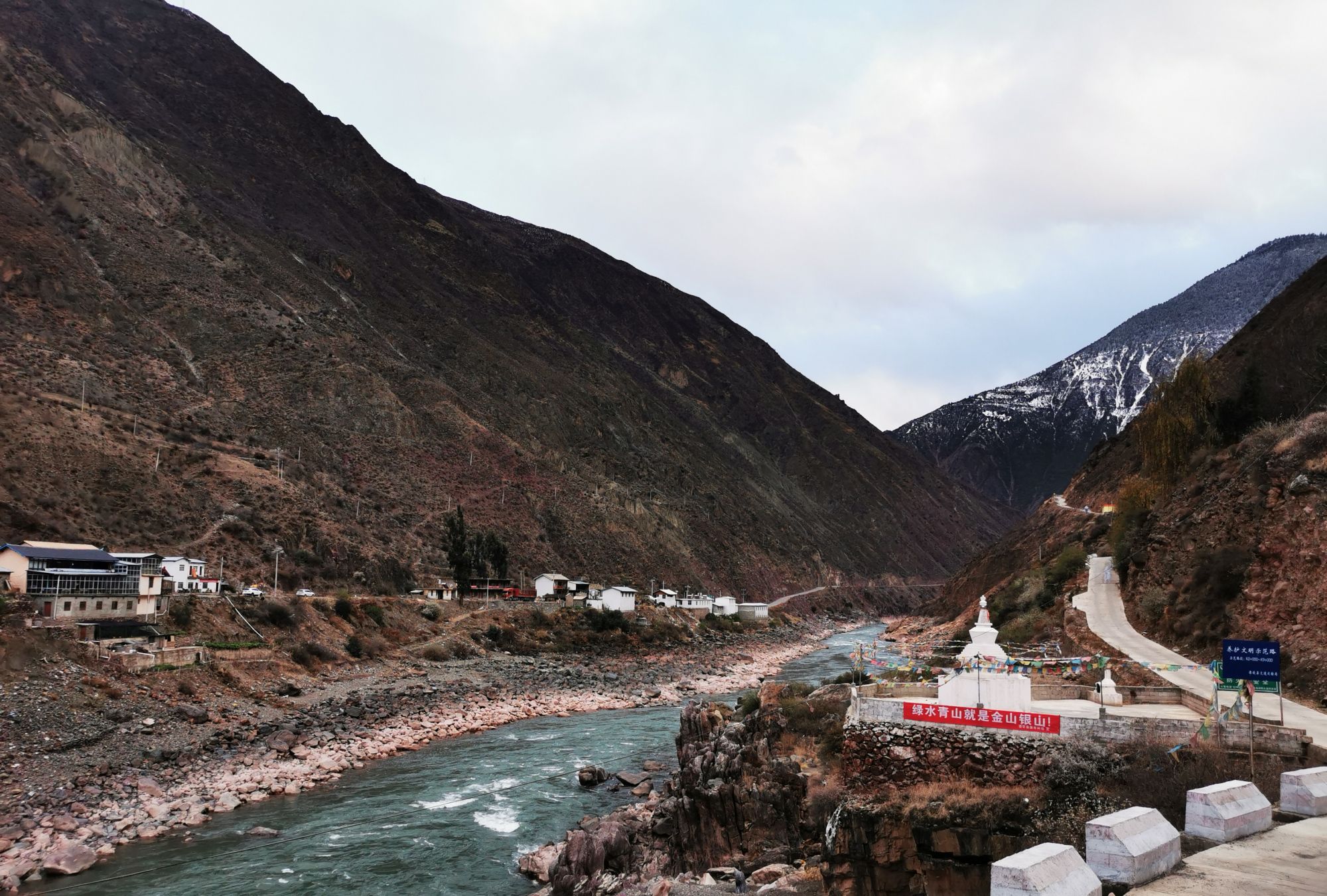 云南自驾游-g214国道德钦路边遇到一家藏民-摄影集