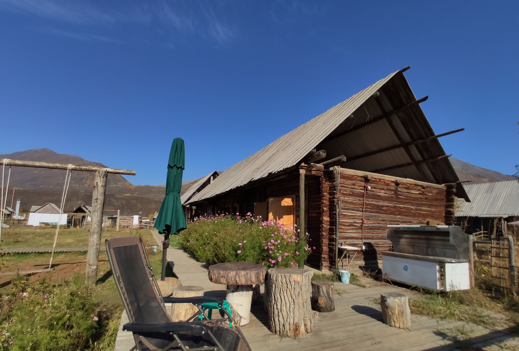 喀纳斯禾木村里的小木屋_高清图集_新浪网