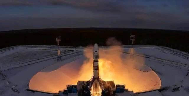 火箭解体时突然爆炸,19颗人造卫星全部报废!损失达100多亿美元