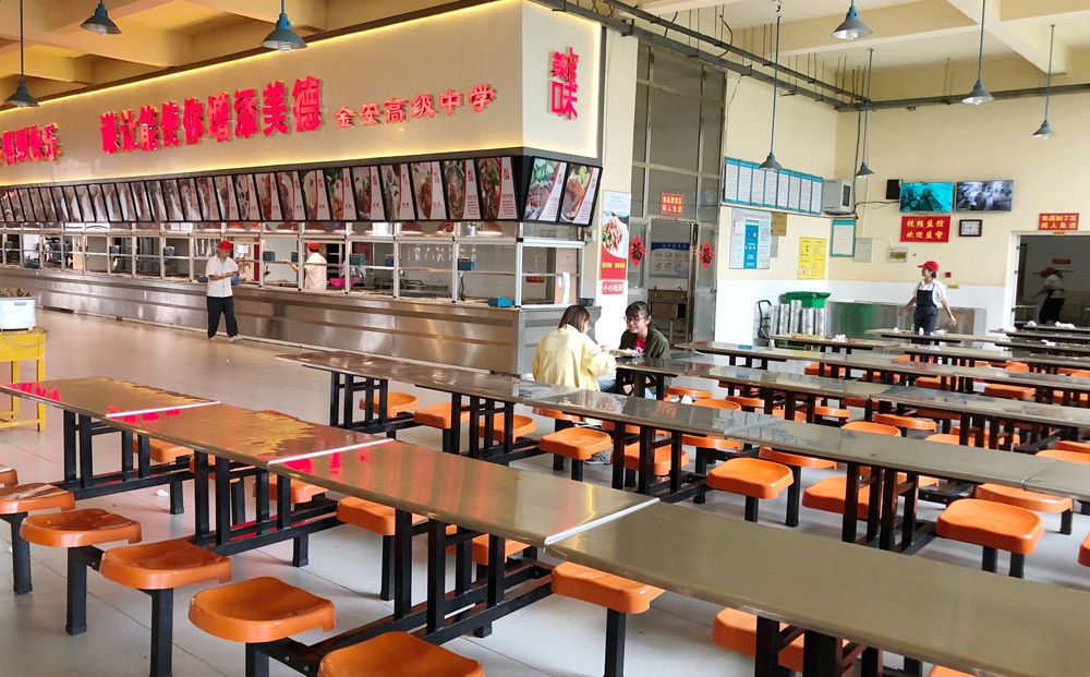六安毛坦厂中学食堂堪称高大上,有家长称学生就餐浪费倍感心痛