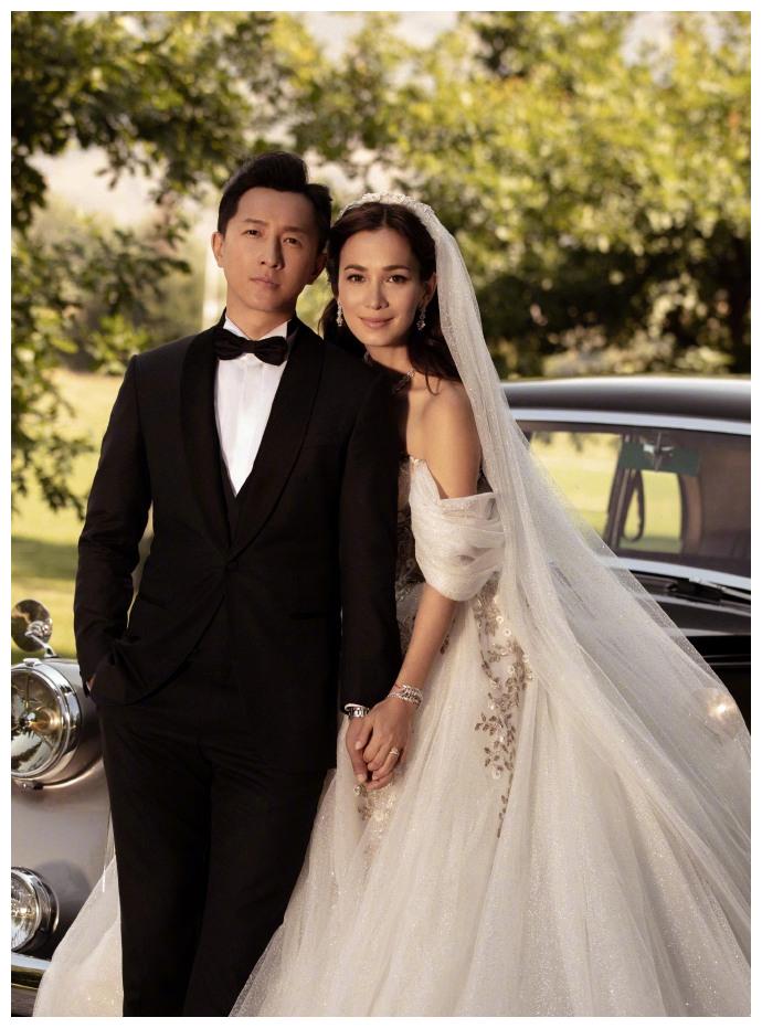 男帅女靓!韩庚卢靖姗晒复古婚纱大片 骑马甜蜜亲吻狂撒糖
