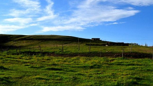 1 / 6 莽错位于芒康中部莽岭乡境内,距县城90公里,国道214线往北60