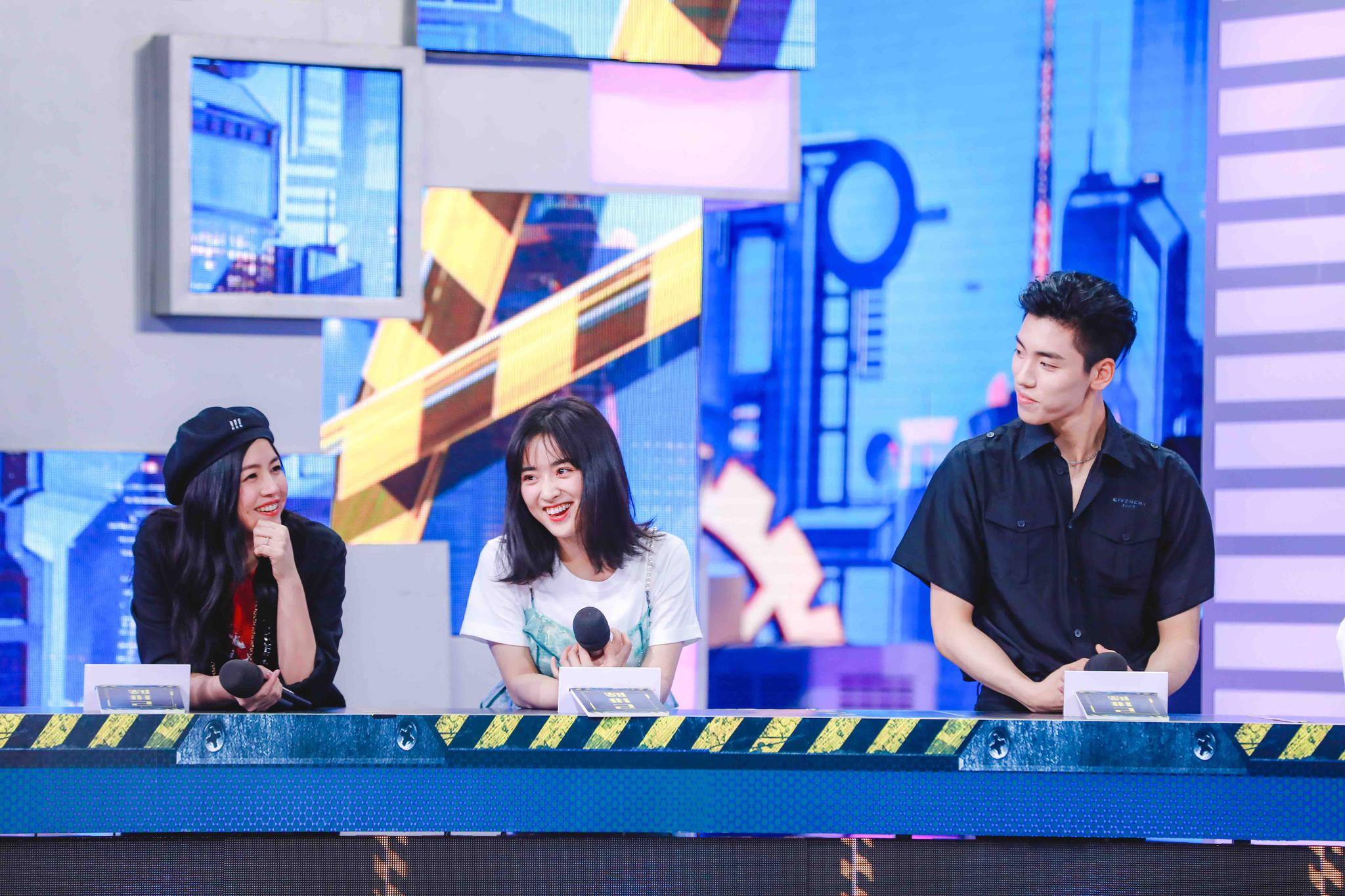 陈妍希吴磊"神雕组合"再同框 快本重现"风中"一场游戏一场梦