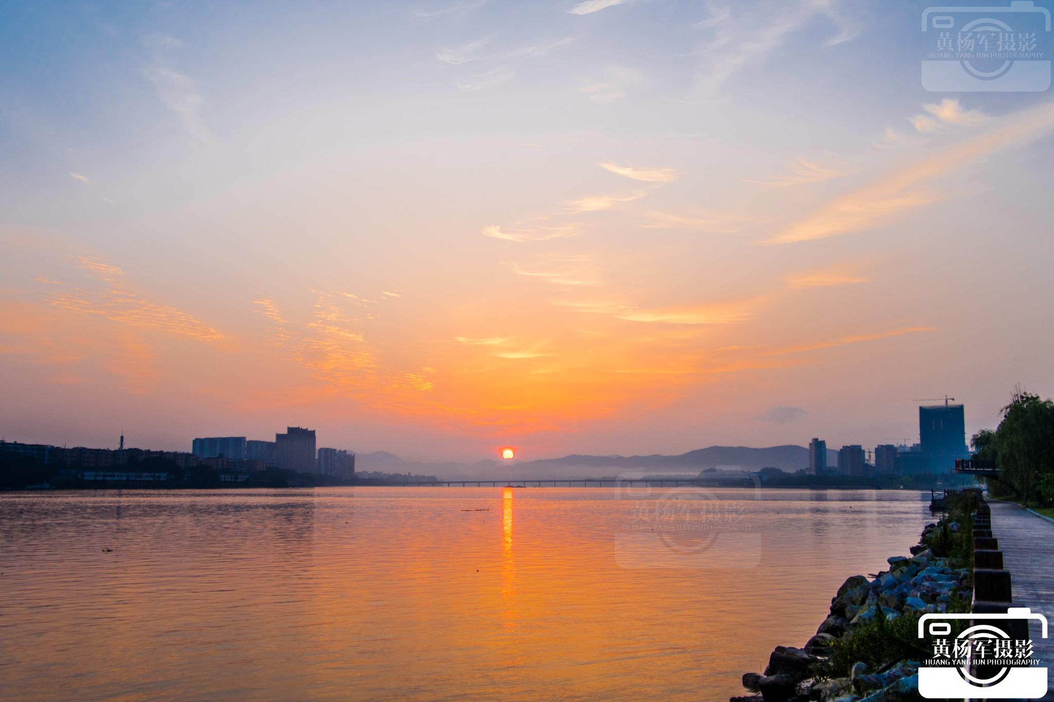 于都河迷人的日出印象