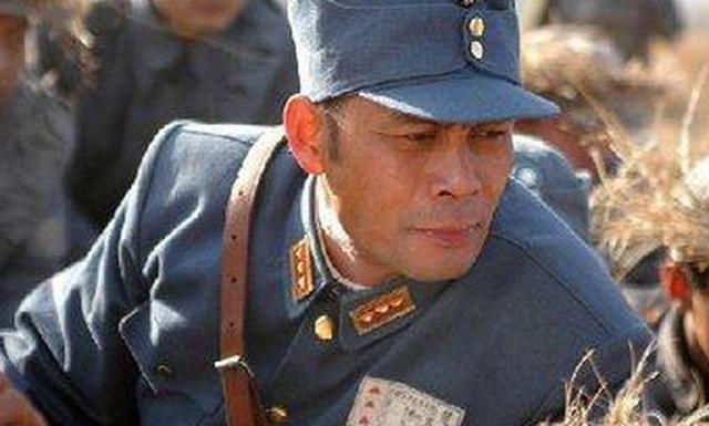 亮剑中晋绥军358团的军装为何是藏蓝色的因为是后娘养的