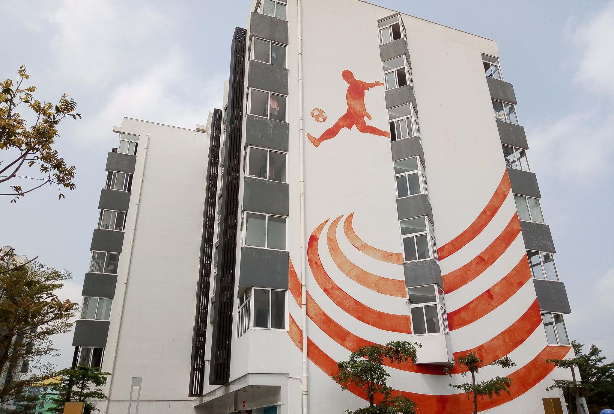 深圳坂田有的公寓外墙画上了运动图案,你认为这样美观吗?