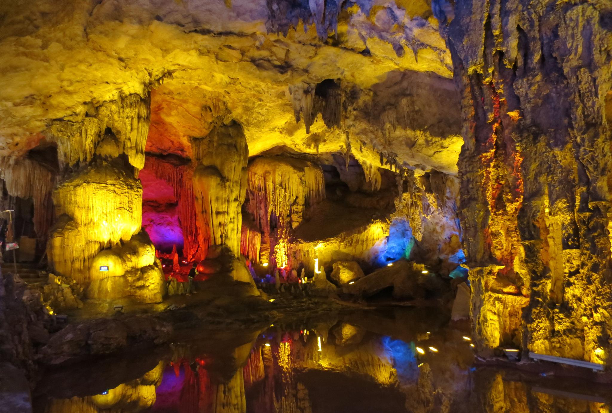 泸西美丽的阿庐古洞_高清图集_新浪网