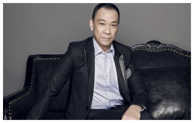 38岁才演主角,62岁拿金马奖,65岁与妻离婚,如今74岁风采依旧