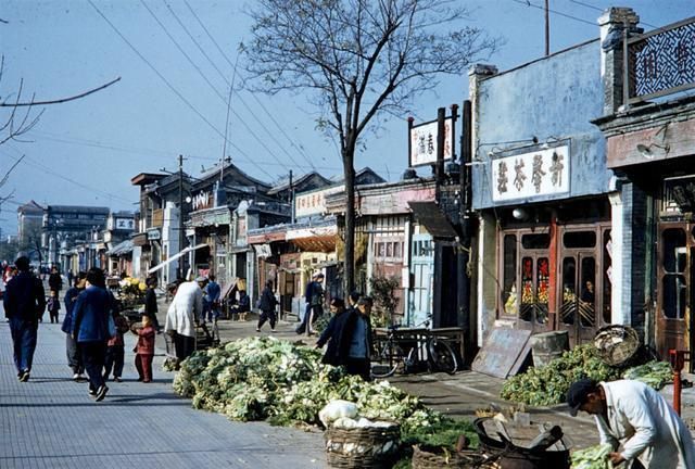 六十年代的北京街头,后海酒吧的前身竟然是茶馆