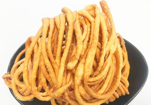 苏北小吃油炸馓子香脆可口,想吃就自己做吧!快捷方便,干净卫生|面条|丝瓜|筷子_新浪新闻