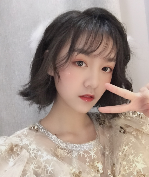 卖火柴的小女孩,如今逆袭成全能童星|tfboys|卖火柴|贺美琦_新浪新闻