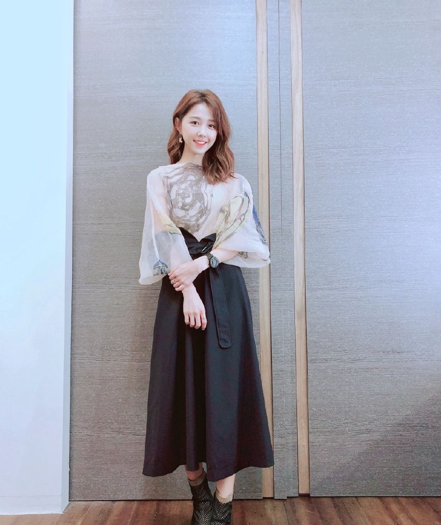 看不出都快30了,比关晓彤还大8岁呢|关晓彤|可爱|邵雨薇_新浪新闻