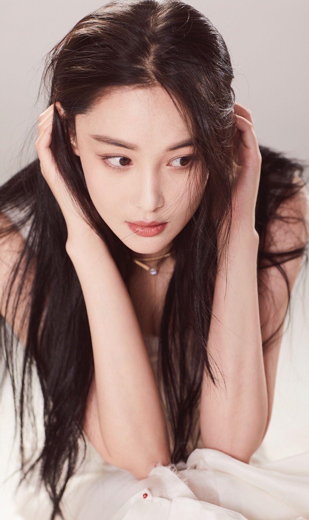 张馨予精美壁纸:女神就是女神!五官真的太标致了