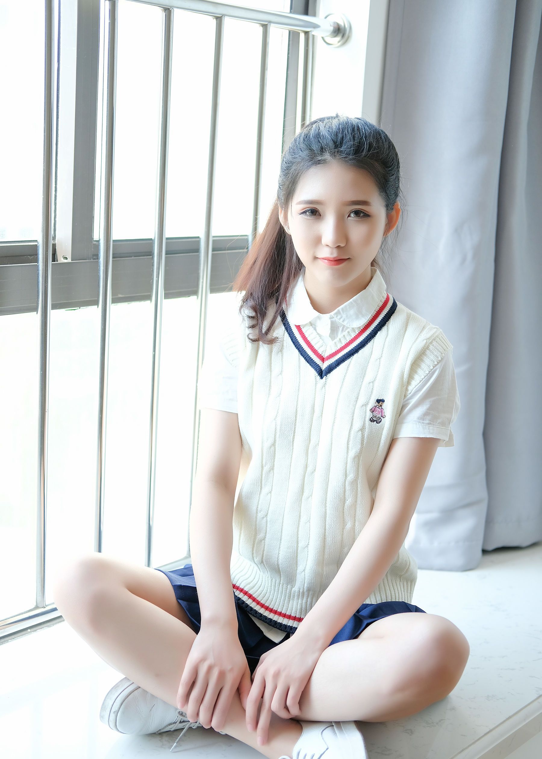 清纯甜美动人的制服美少女这一刻由我来守护你