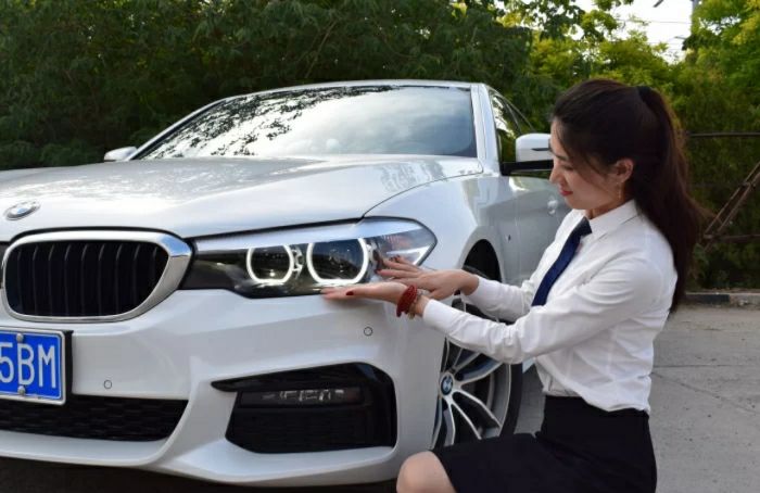 美女奋斗了5年,花40万买了宝马5系,原来做4s店销售这么赚钱