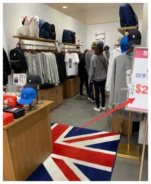 太节俭!霍建华林心如穿情侣装购物,\