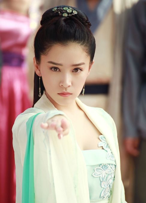 阚清子衣品大提升!穿着黑色亮片长裙出席活动,分分钟"迷死你"