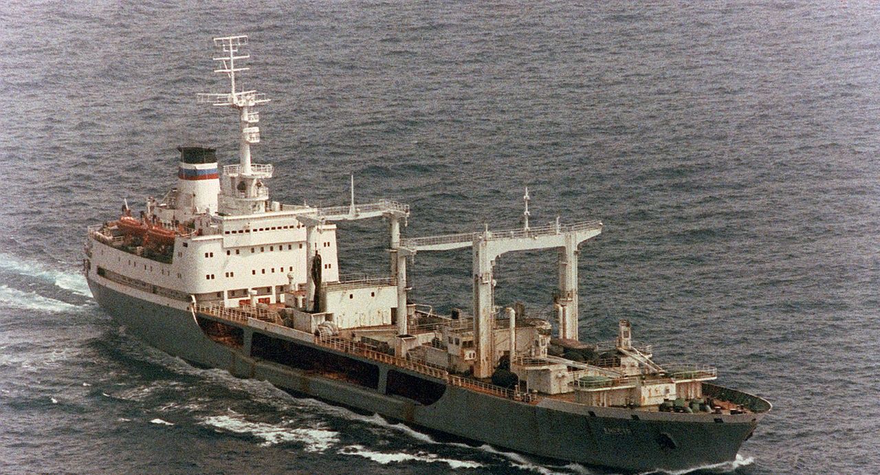红海军的主力补给力量——"鲍里斯·奇利金"级油水补给舰彩照