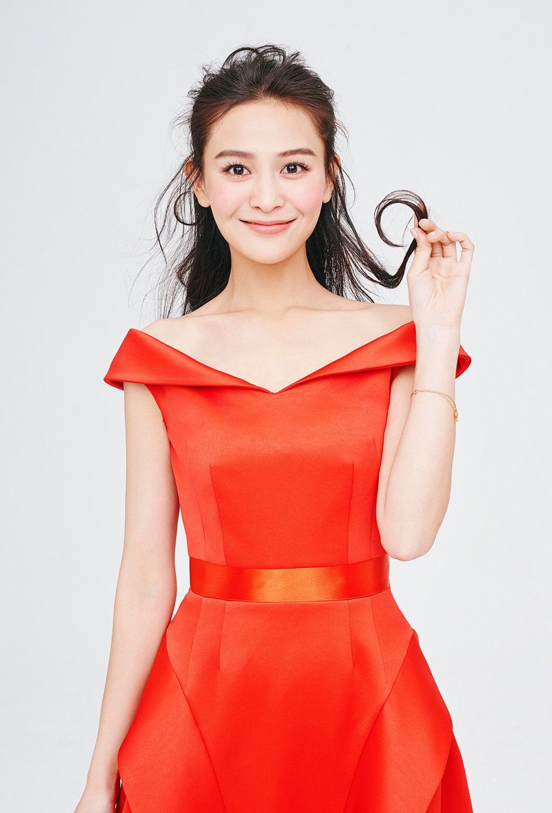 还记得《太子妃升职记》中的绿篱吗?早期拍写真的海玲,美到爆