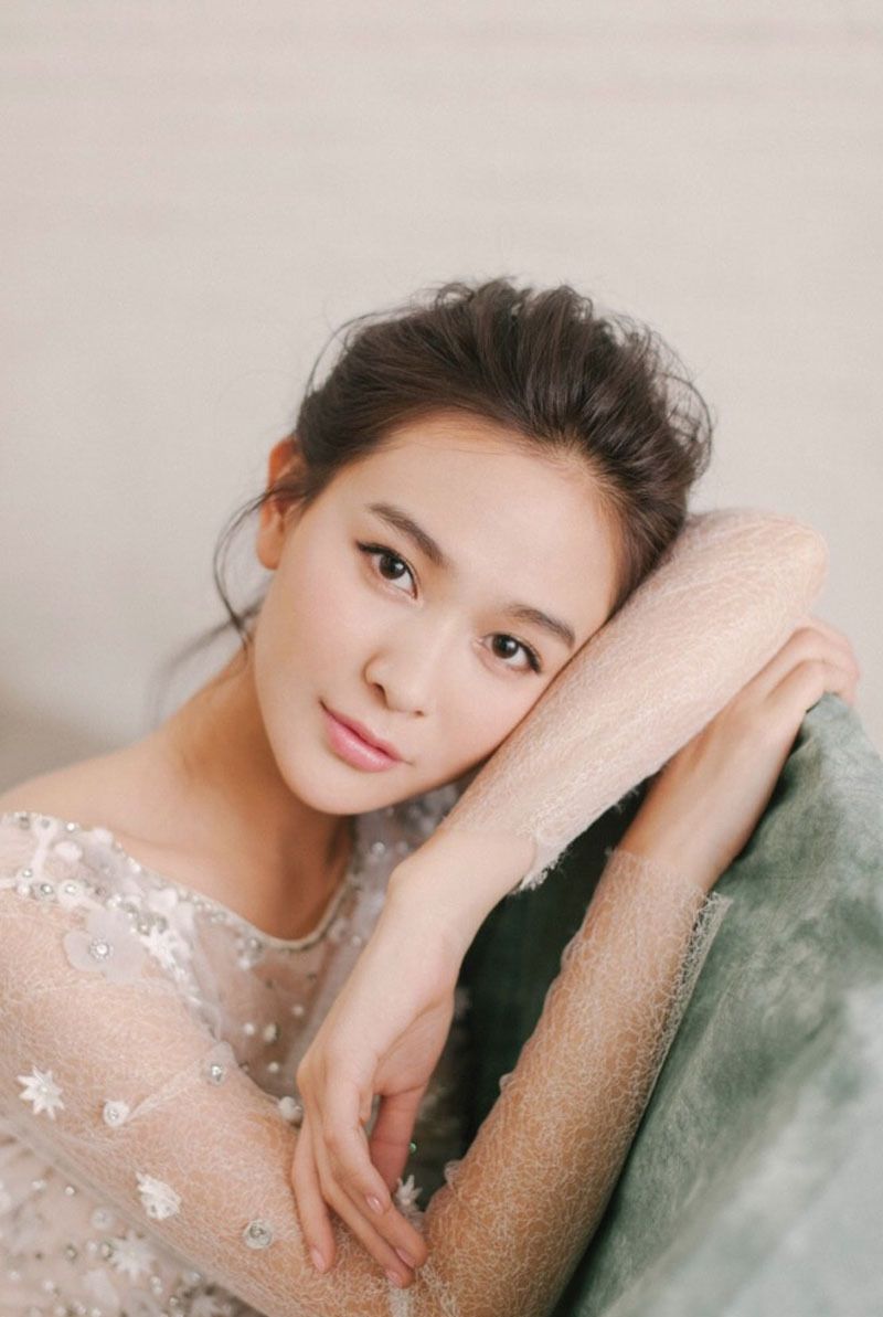 还记得《太子妃升职记》中的绿篱吗?早期拍写真的海玲,美到爆