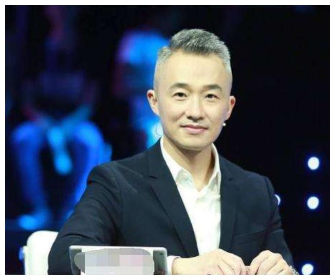 他被视为"女婿代言人",因患病满头白发,今小18岁娇妻不离不弃