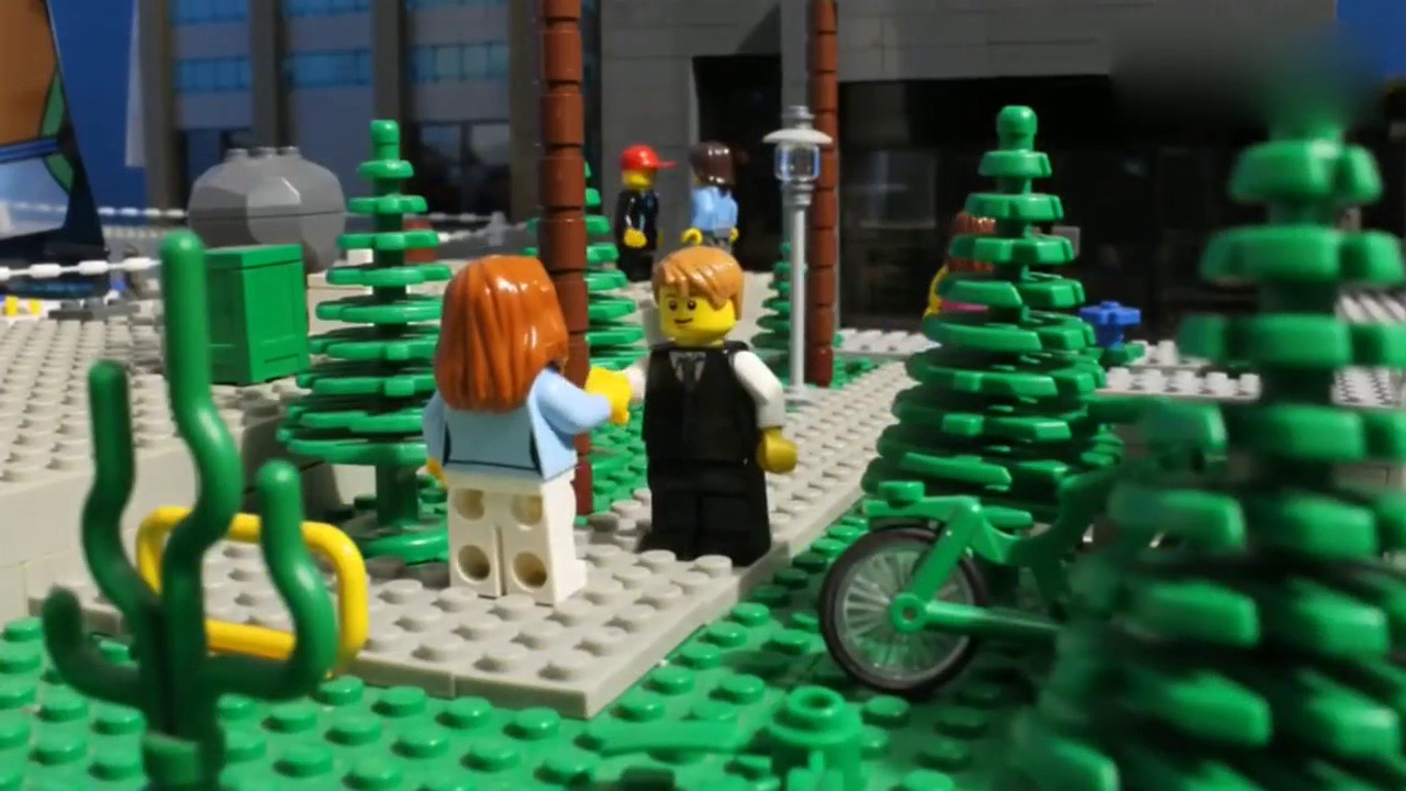 《乐高城市》乐高城市突然发生地震,小伙子成功救出好多人