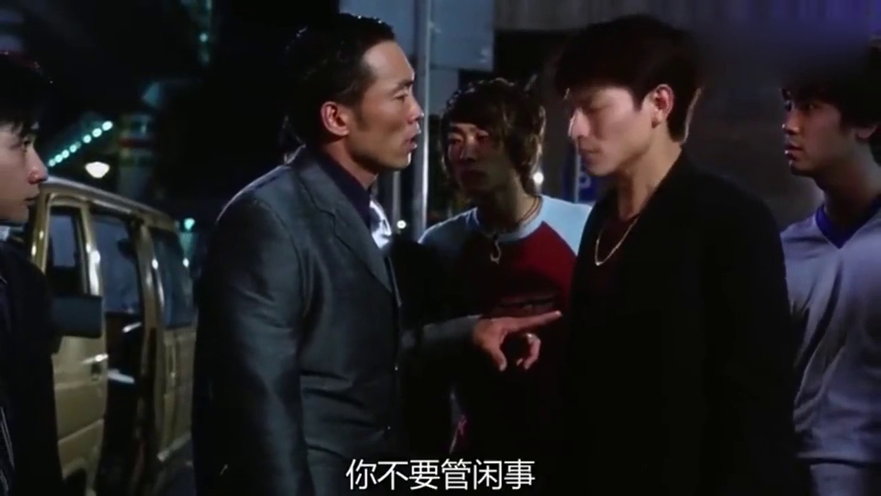 黑帮大哥出狱竟被小弟给欺负,一句话吓傻现场小毛头!