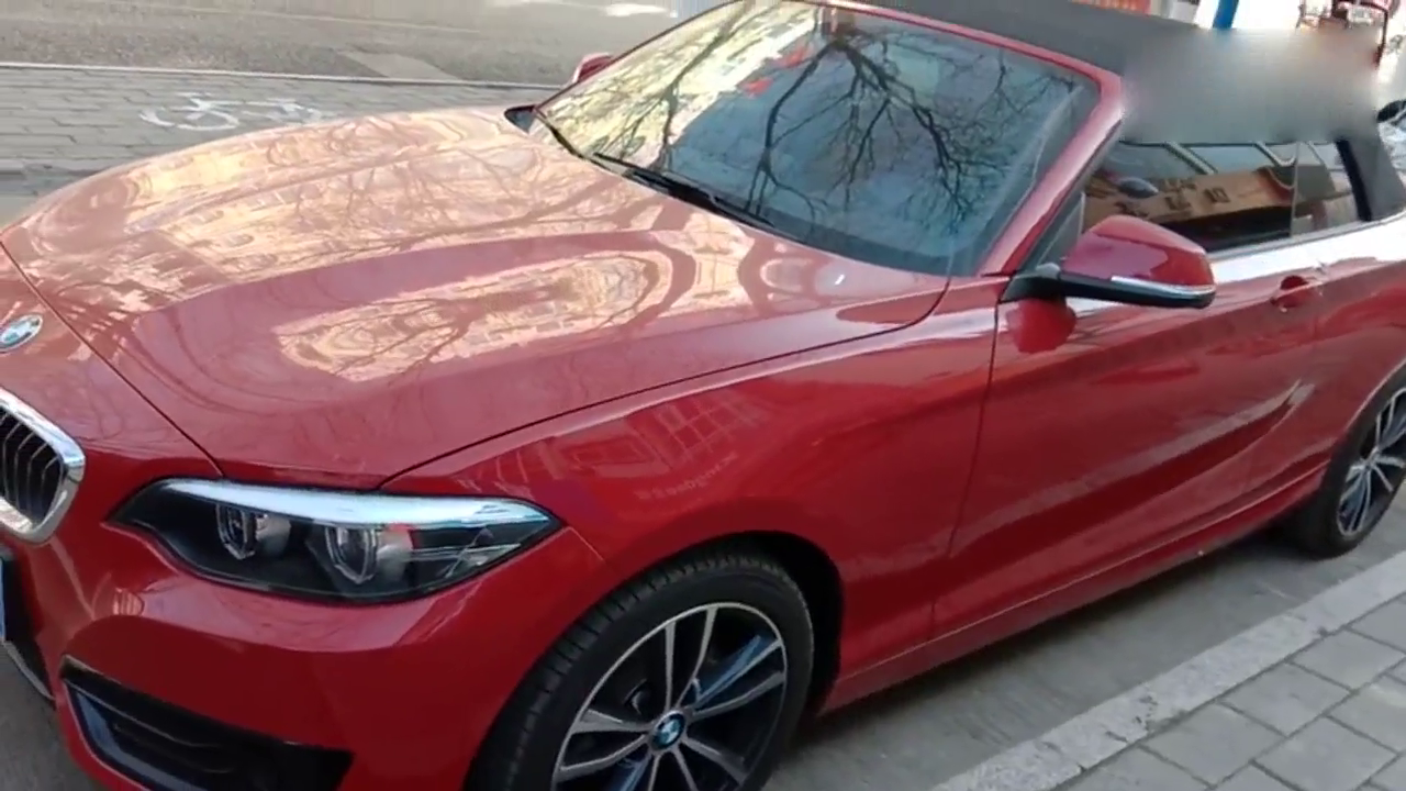 这款25万左右的红色宝马敞篷车回头率很高,适