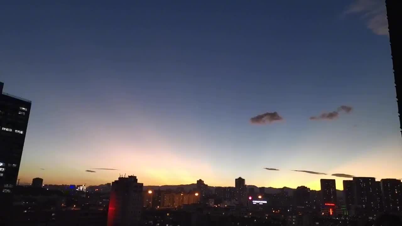 昆明上空彩云飘浮天降祥瑞之兆