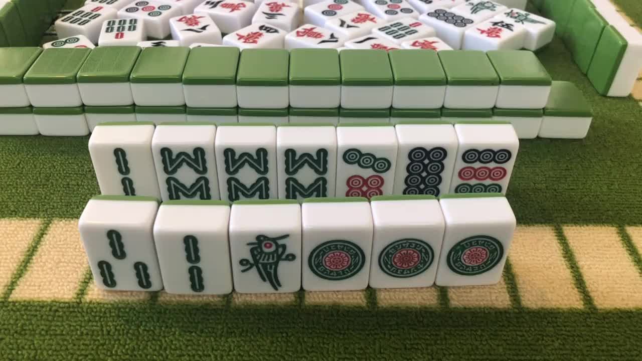 大嫂打麻将好厉害单吊二条的牌最后却胡了把杠上花