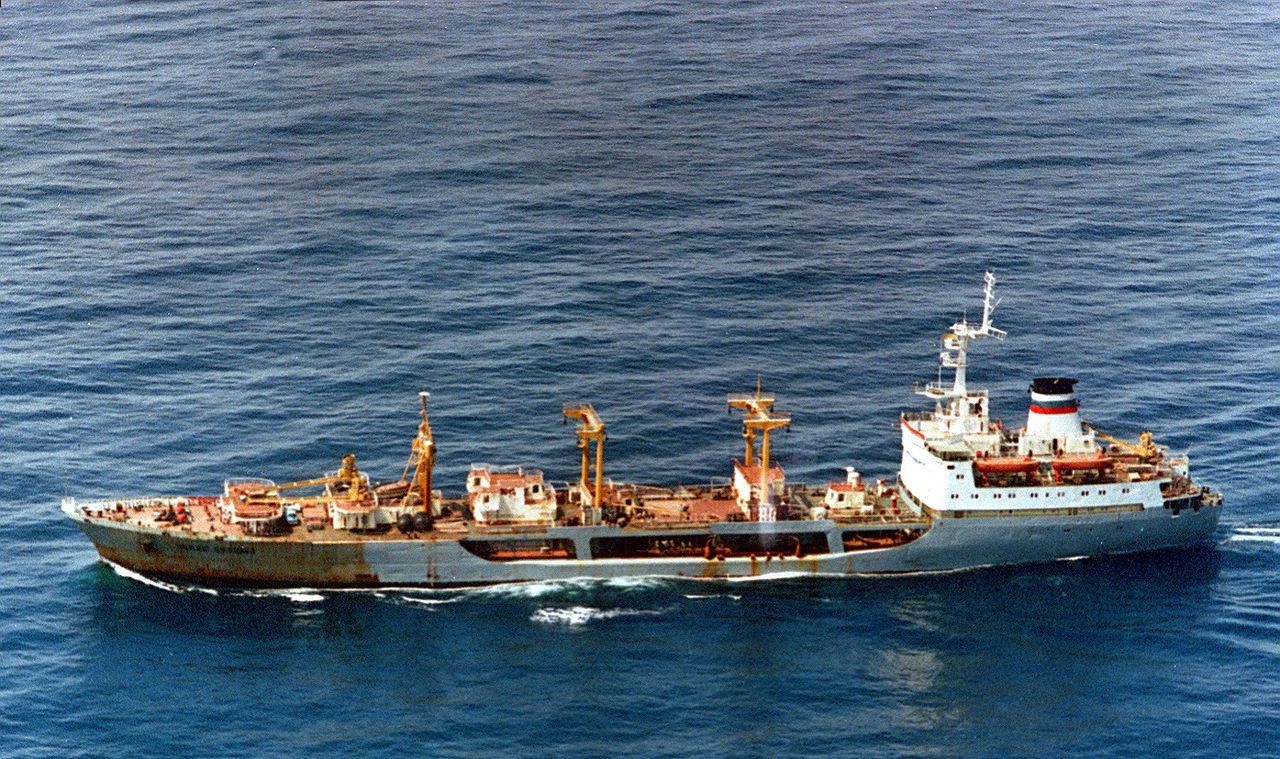 红海军的主力补给力量——"鲍里斯·奇利金"级油水补给舰彩照